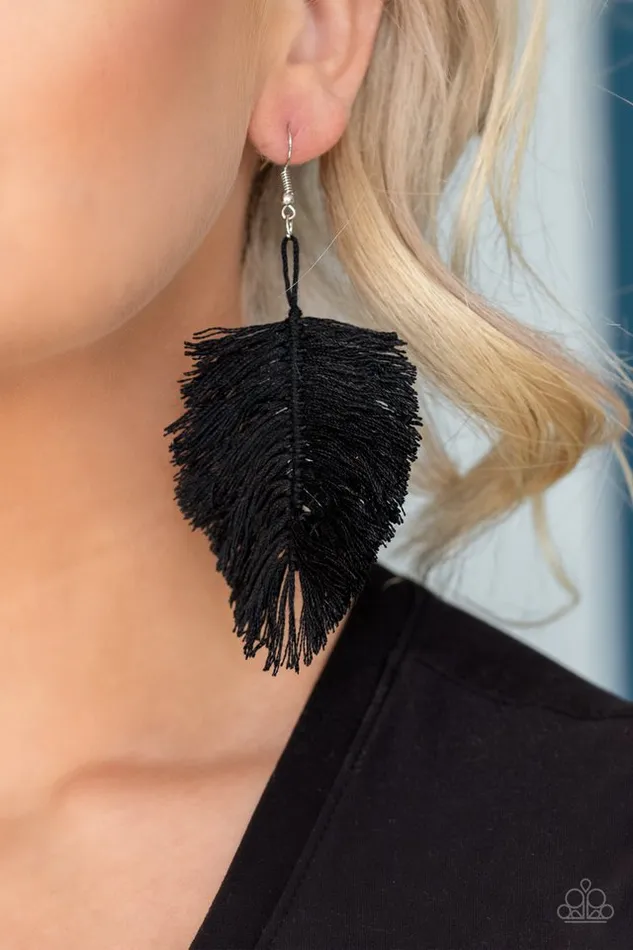 Paparazzi Jewelry Earrings Paparazzi Earring Hanging by a Thread Black